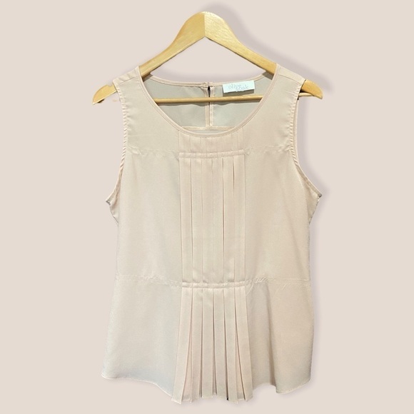 OLIVE & Oak Blush Pleated Top - Picture 1 of 8
